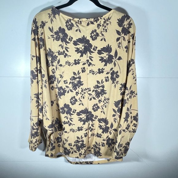 NWT! Ordinary Day Floral Dolman Top - Picture 3 of 5